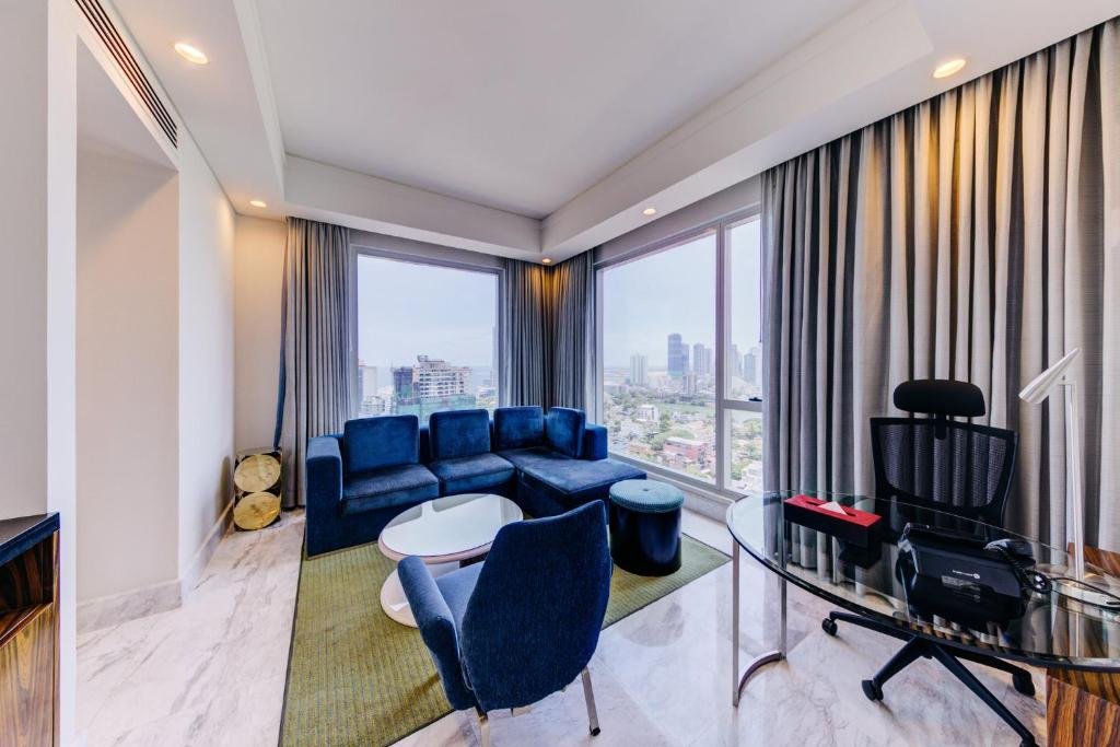 Suite with Lake View