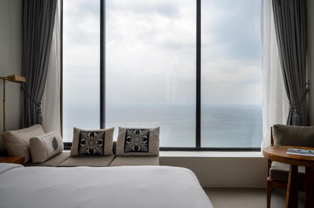 Standard Double (Sea view / City view)