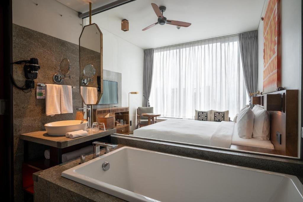 Standard Double (Sea view / City view)