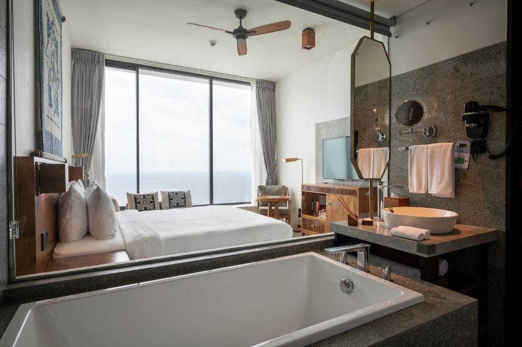 Standard Double (Sea view / City view)