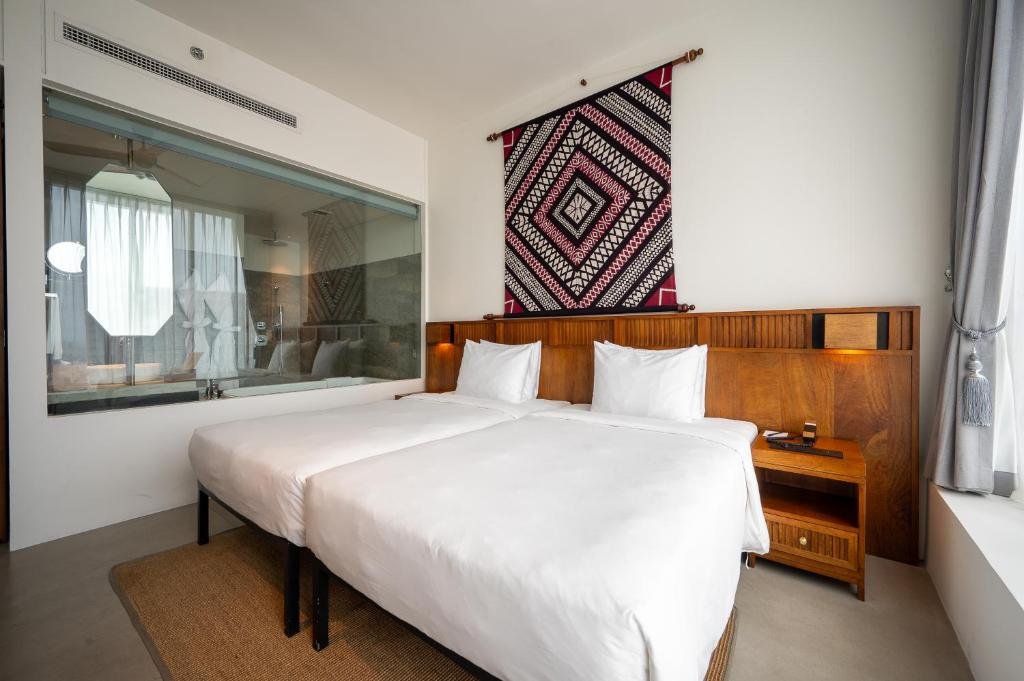 Standard Twin (Sea view/City view)