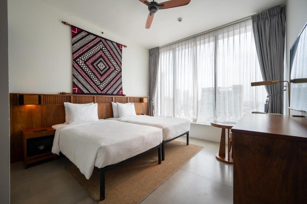 Standard Twin (Sea view/City view)