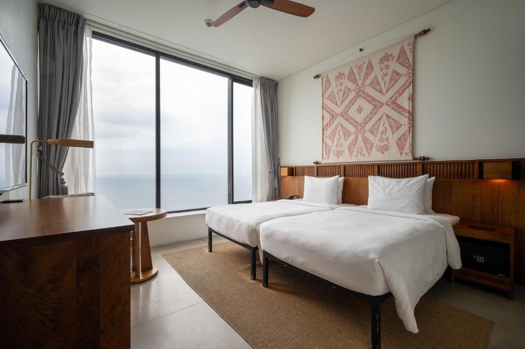 Standard Twin (Sea view/City view)