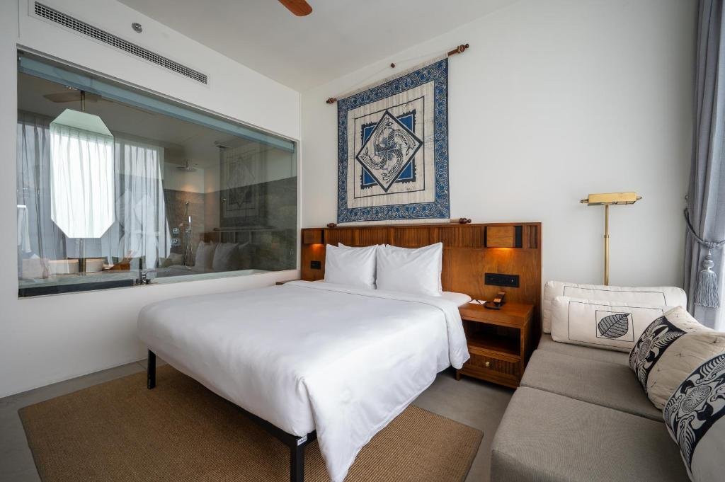 Standard Double (Sea view / City view)