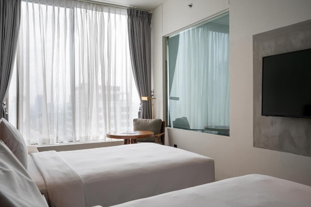 Superior Twin (City View/Sea View)