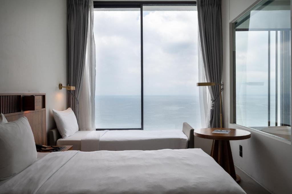 Superior Twin (City View/Sea View)