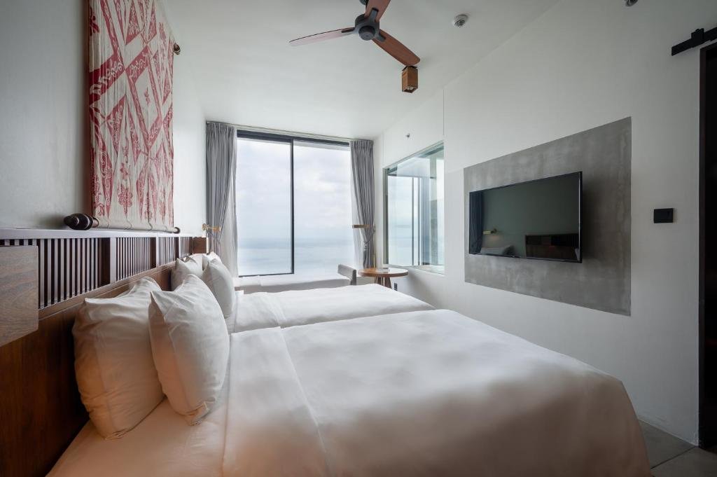 Superior Twin (City View/Sea View)