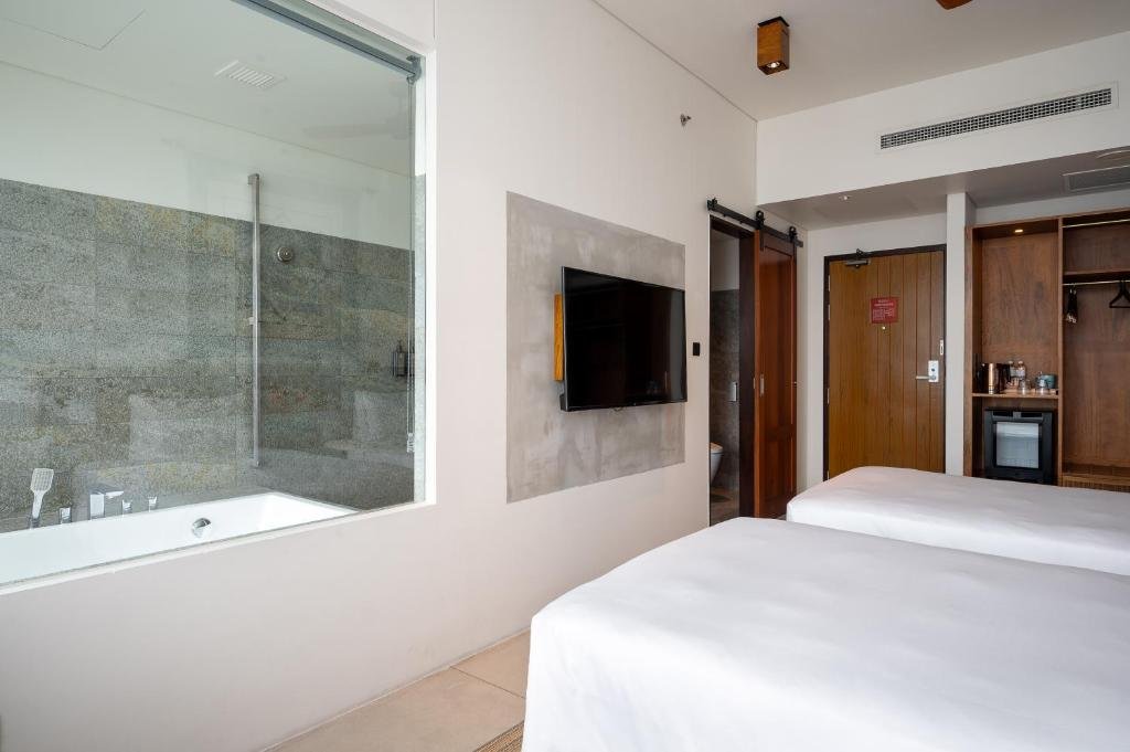 Superior Twin (City View/Sea View)