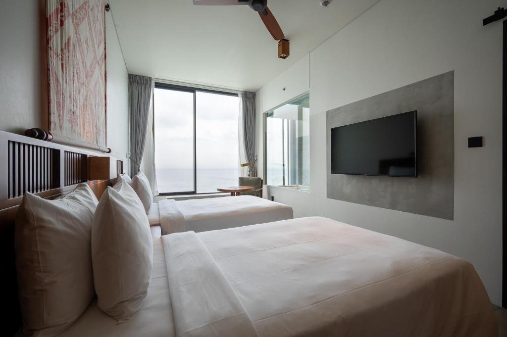 Superior Twin (City View/Sea View)