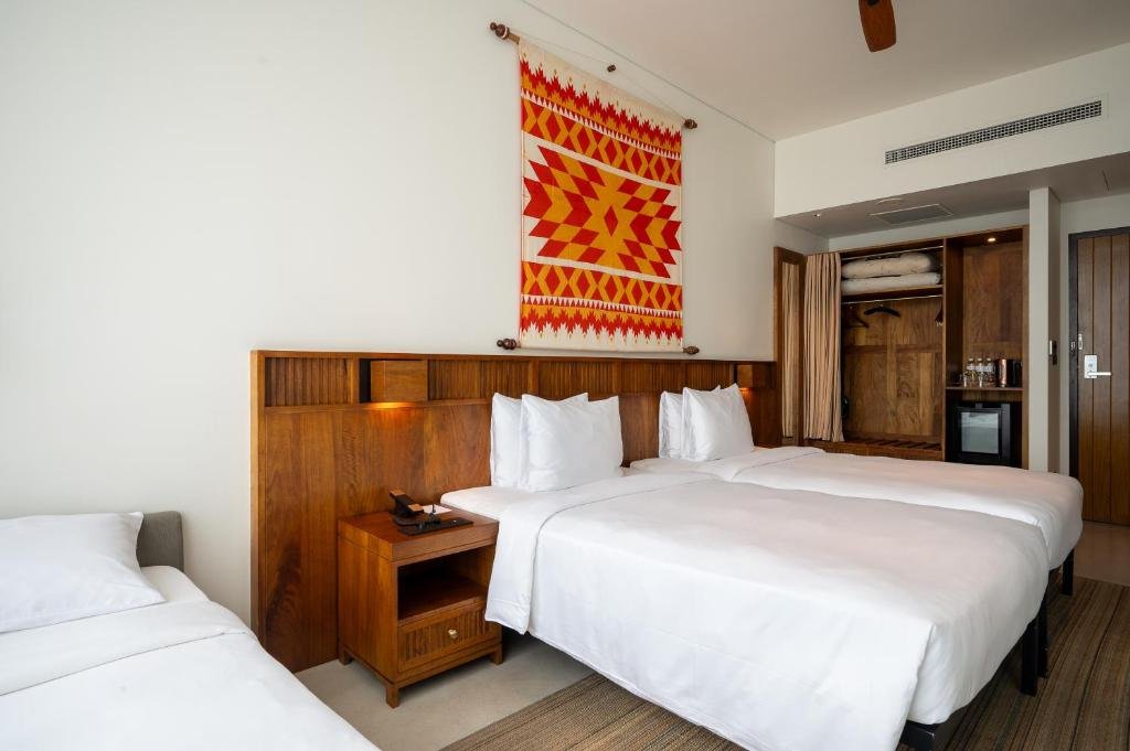 Superior Twin (City View/Sea View)