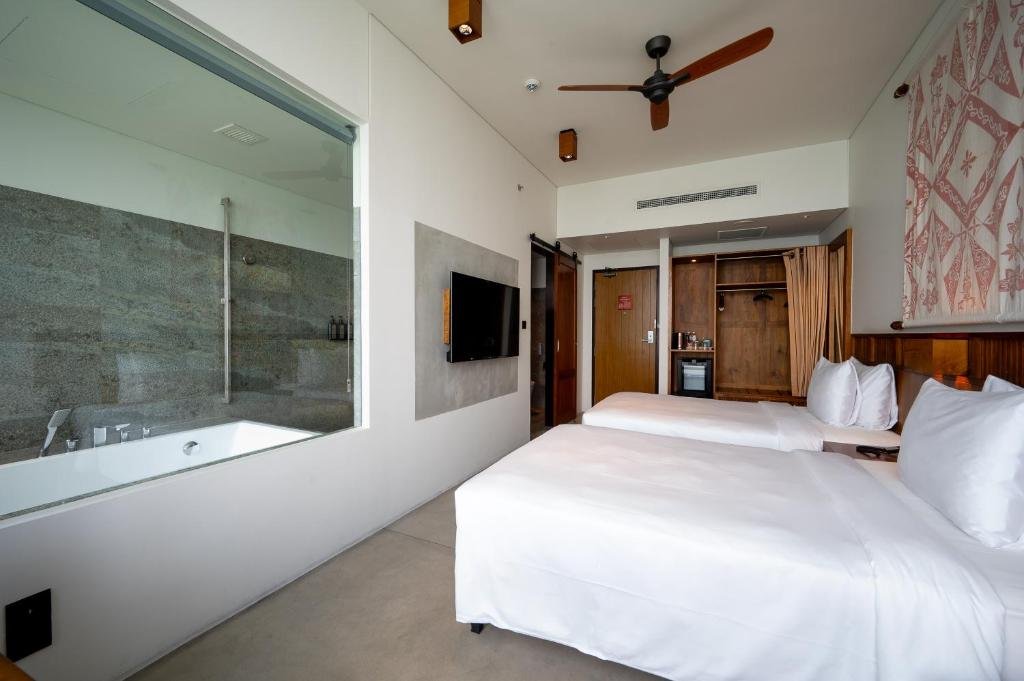 Superior Twin (City View/Sea View)