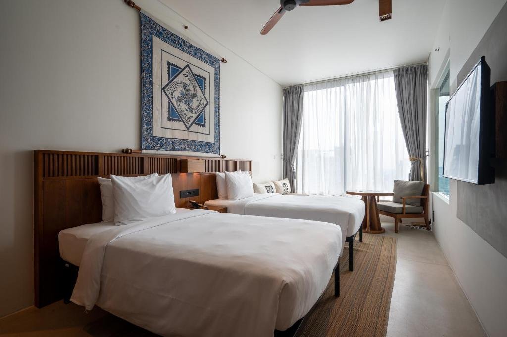 Superior Twin (City View/Sea View)