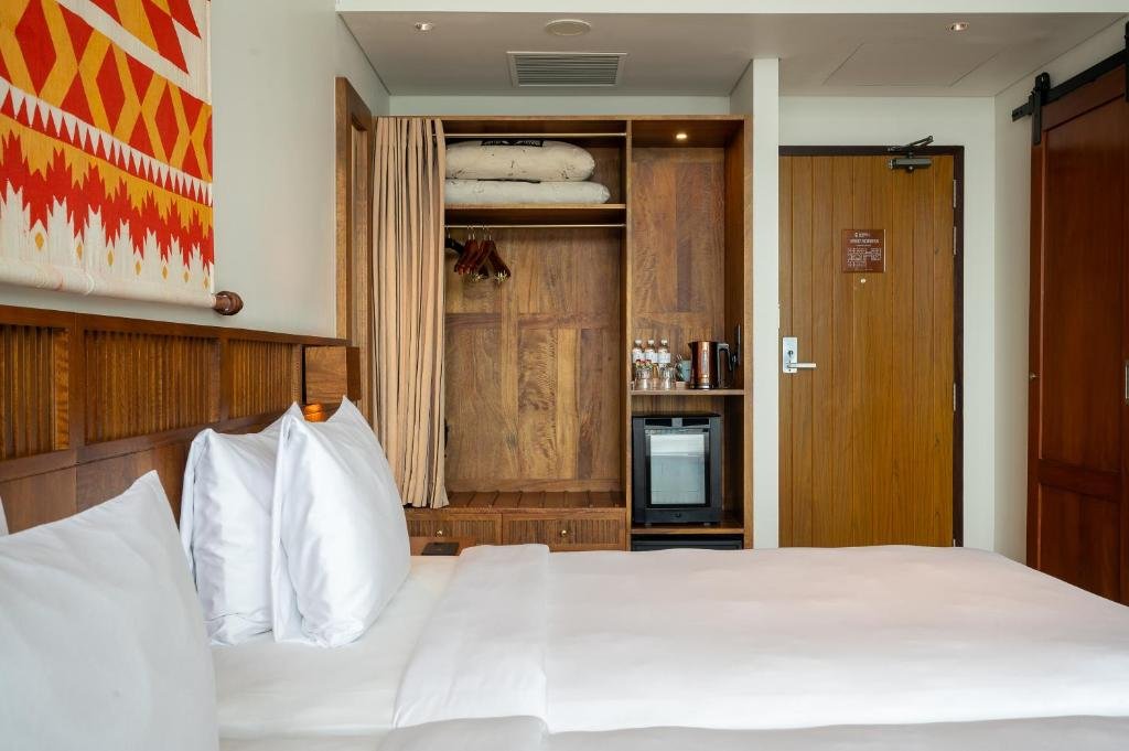 Superior Twin (City View/Sea View)