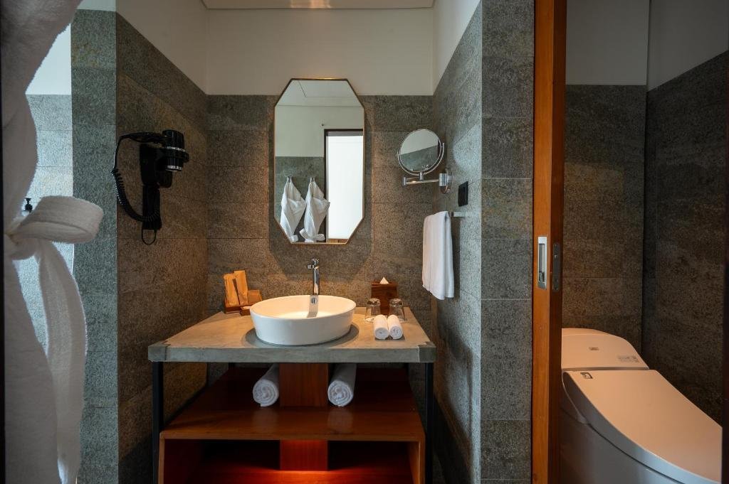 Superior Twin (City View/Sea View)