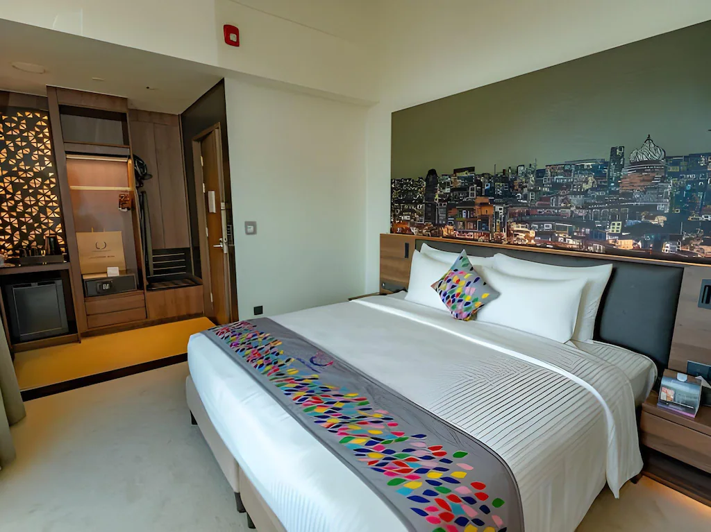 Deluxe Double with Partial Sea View