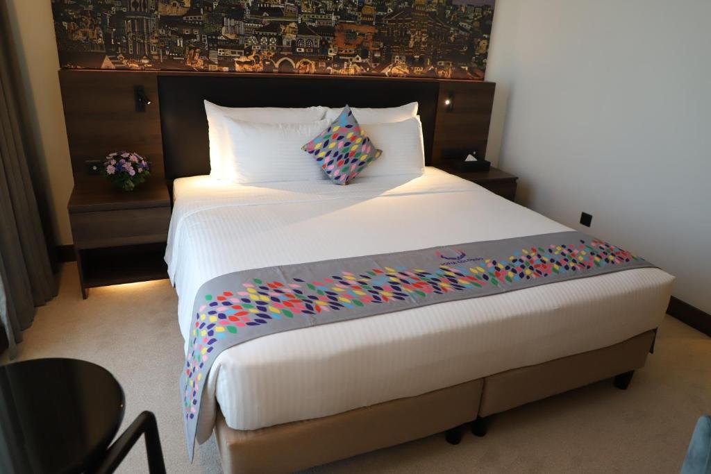 Deluxe Double with Partial Sea View