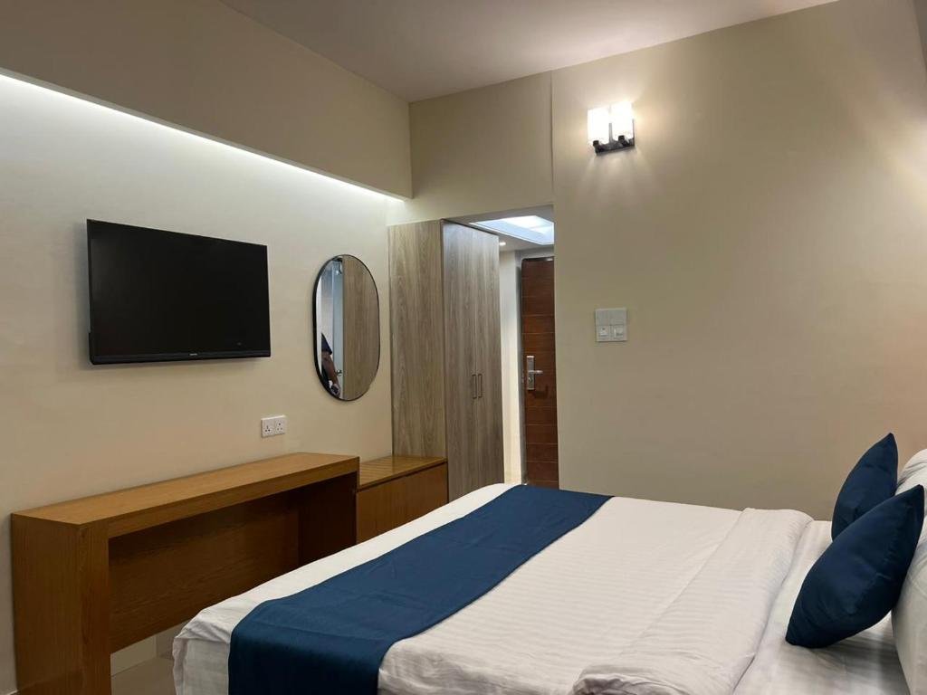 Deluxe Double Room – Elegant Stay with Sea & Garden Views