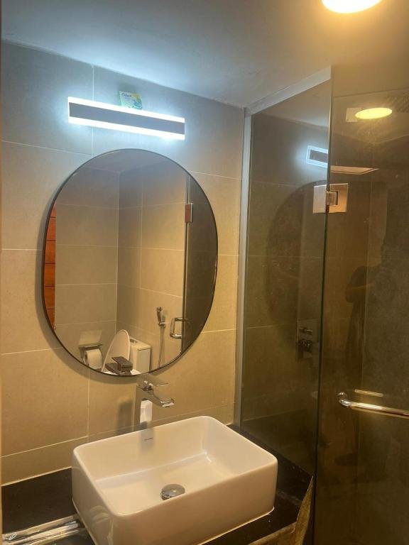 Deluxe Double Room – Elegant Stay with Sea & Garden Views