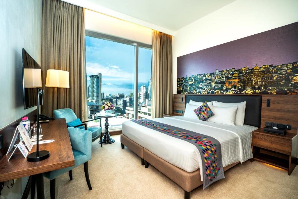 Deluxe King Room City View