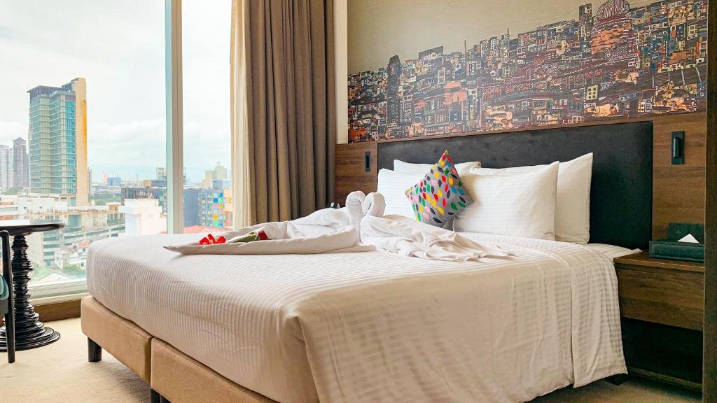 Deluxe King Room City View