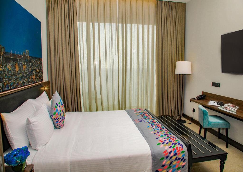 Deluxe King Room City View