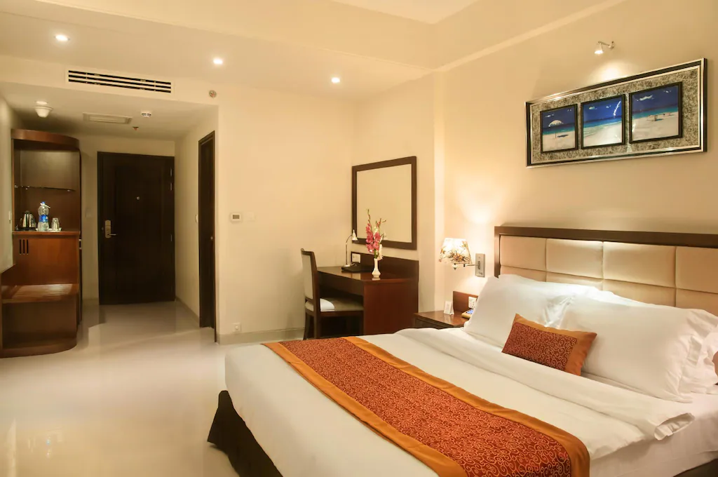 Superior King Room Garden View