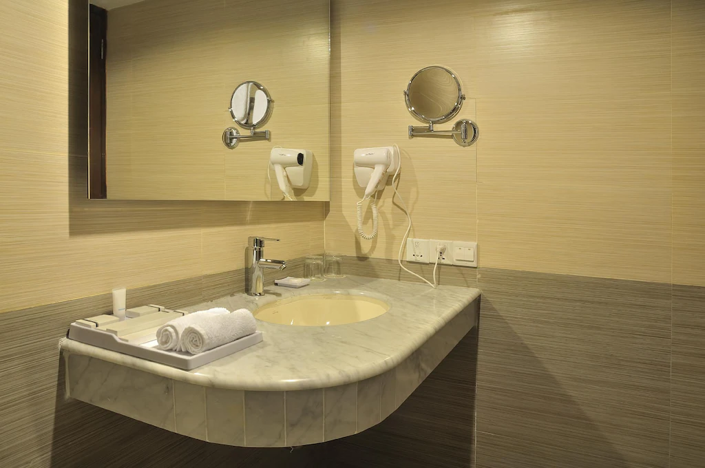 Superior King Room Garden View